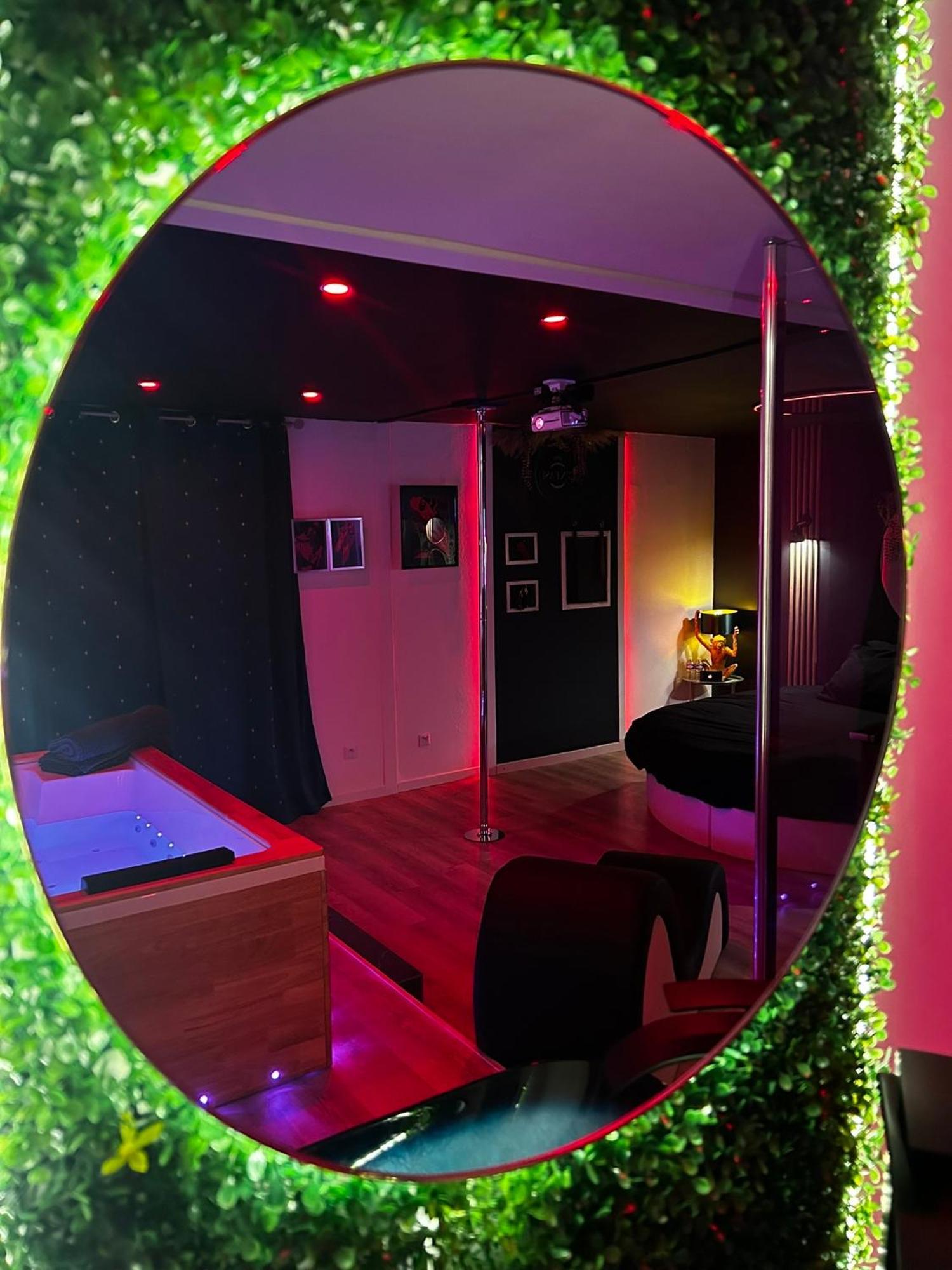 Love Room Haut De Gamme - L'Extase Avec Jacuzzi Violaines Eksteriør billede