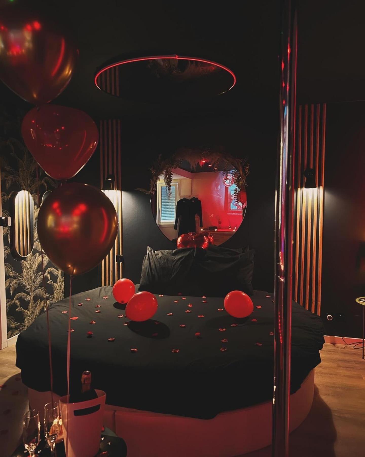 Love Room Haut De Gamme - L'Extase Avec Jacuzzi Violaines Eksteriør billede